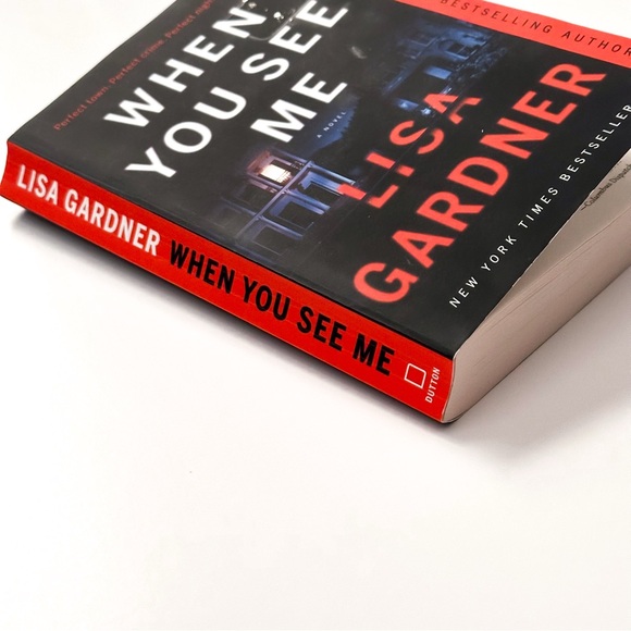 When You See Me By Lisa Gardner Paperback Book - Picture 2 of 4